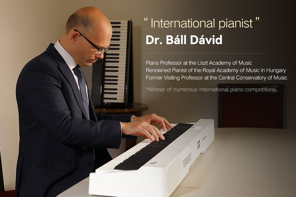 Pianist Dr. Báll Dávid and the V70
